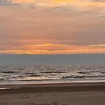 Satori Near The Dunes & The 아파트 *